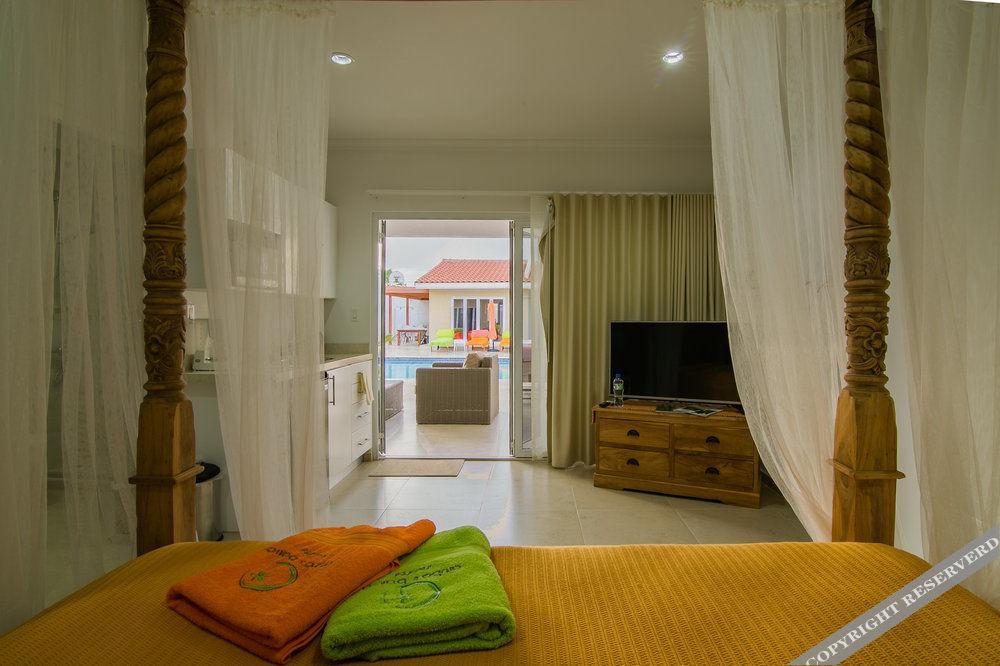 Aruba'S Bakval Suites Екстер'єр фото
