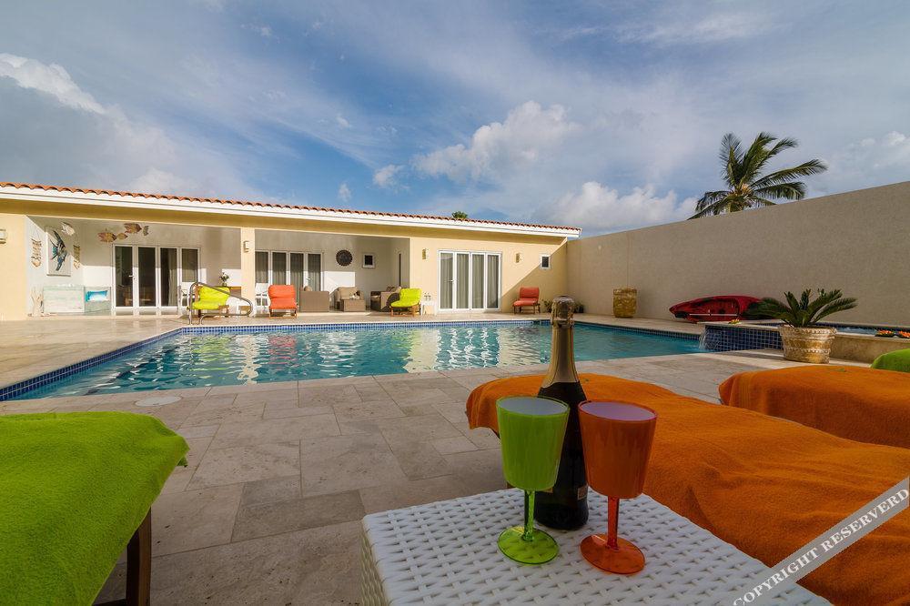 Aruba'S Bakval Suites Екстер'єр фото